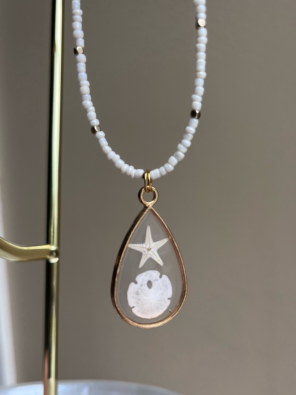 18” Gold Teardrop Pendant Necklace with White Shell Inlay